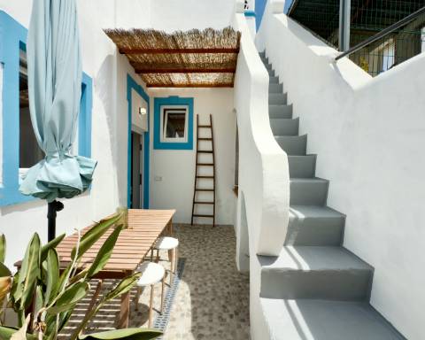 CPCV ASSINADO
Casa com charme autêntico I 2 quartos I Patio I Rooftop no centro histórico de Olhão