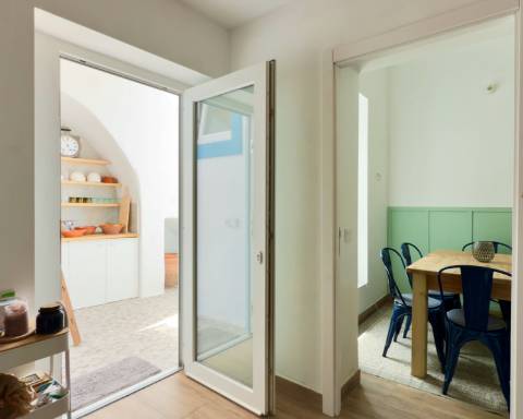 CPCV ASSINADO
Casa com charme autêntico I 2 quartos I Patio I Rooftop no centro histórico de Olhão