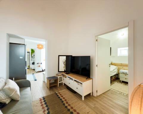 CPCV ASSINADO
Casa com charme autêntico I 2 quartos I Patio I Rooftop no centro histórico de Olhão