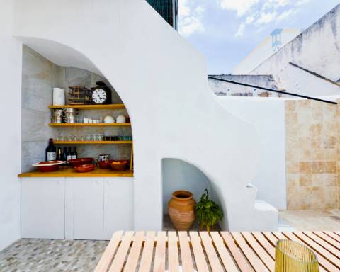 CPCV ASSINADO
Casa com charme autêntico I 2 quartos I Patio I Rooftop no centro histórico de Olhão