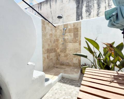 CPCV ASSINADO
Casa com charme autêntico I 2 quartos I Patio I Rooftop no centro histórico de Olhão