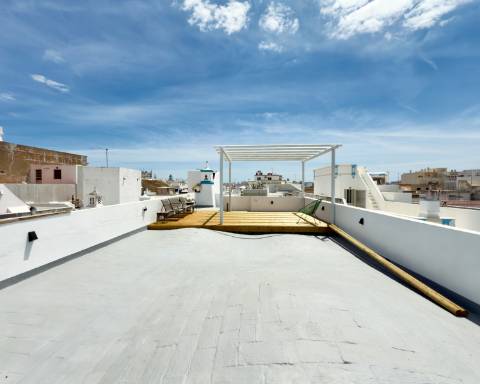 CPCV ASSINADO
Casa com charme autêntico I 2 quartos I Patio I Rooftop no centro histórico de Olhão