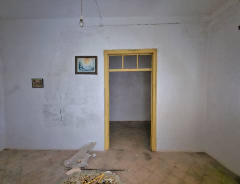 EXCLUSIVIDADE- Ruina no centro de Salir com imenso potencial!