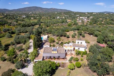 Magnifica quinta de charme com piscina situada perto de Moncarapacho