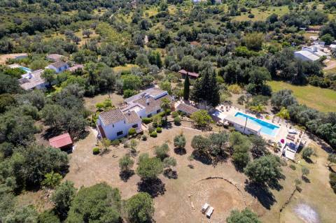 Magnifica quinta de charme com piscina situada perto de Moncarapacho