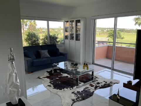 Apartamento exclusivo com vistas deslumbrantes sobre o golfe e o mar em Vilamoura
