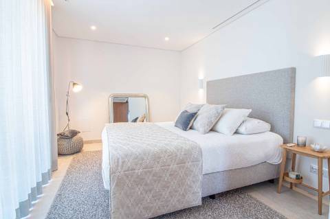 Moradia Contemporânea de Luxo com Vista Mar à Venda em Almancil