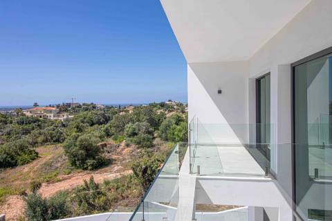 Moradia Contemporânea de Luxo com Vista Mar à Venda em Almancil