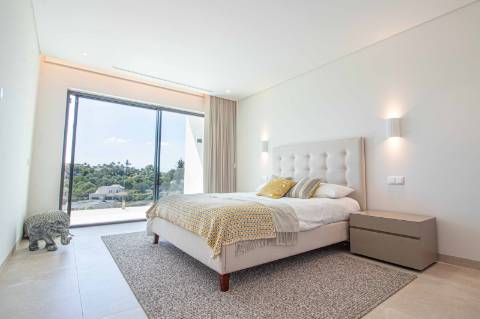 Moradia Contemporânea de Luxo com Vista Mar à Venda em Almancil