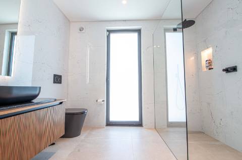 Moradia Contemporânea de Luxo com Vista Mar à Venda em Almancil