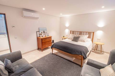 Moradia Contemporânea de Luxo com Vista Mar à Venda em Almancil