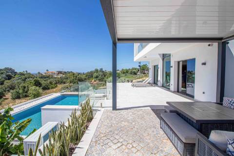 Moradia Contemporânea de Luxo com Vista Mar à Venda em Almancil