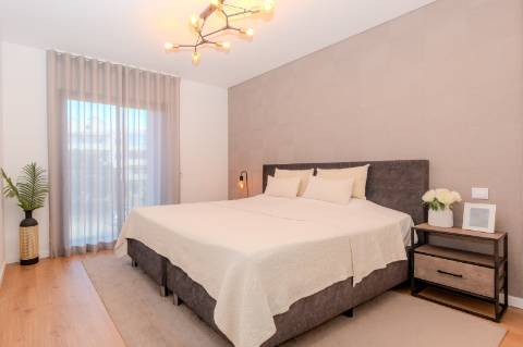 Apartamento T3 semi-novo com garagem