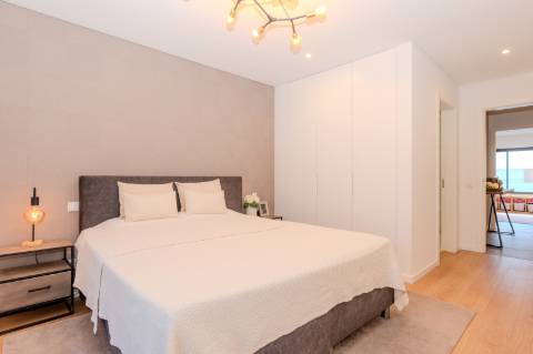 Apartamento T3 semi-novo com garagem