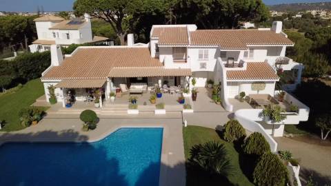 Moradia impressionante 5 quartos num lote excecional