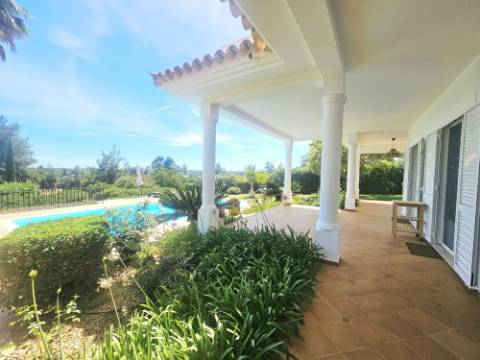 Magnífica moradia 4 quartos e piscina de qualidade superior com vista mar a poucos minutos de Moncarapacho