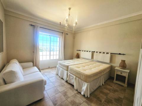 Magnífica moradia 4 quartos e piscina de qualidade superior com vista mar a poucos minutos de Moncarapacho
