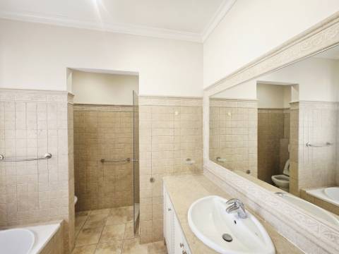 Magnífica moradia 4 quartos e piscina de qualidade superior com vista mar a poucos minutos de Moncarapacho