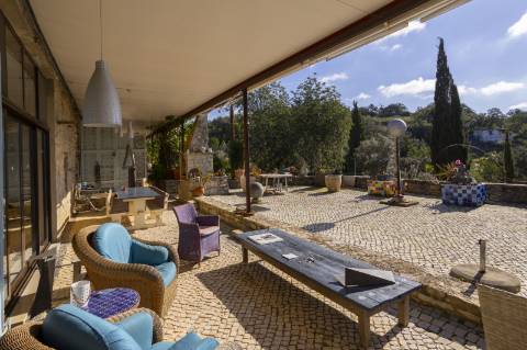 Propriedade Única em Zona Privilegiada com Vista Mar e Piscina - Loulé