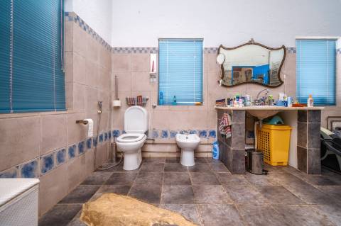 Propriedade Única em Zona Privilegiada com Vista Mar e Piscina - Loulé
