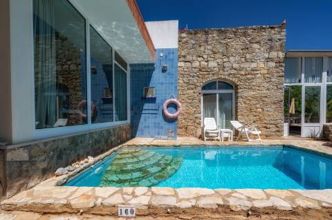 Propriedade Única em Zona Privilegiada com Vista Mar e Piscina - Loulé