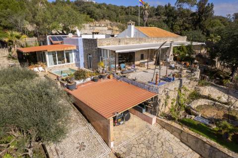 Propriedade Única em Zona Privilegiada com Vista Mar e Piscina - Loulé