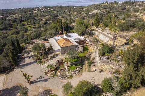 Propriedade Única em Zona Privilegiada com Vista Mar e Piscina - Loulé