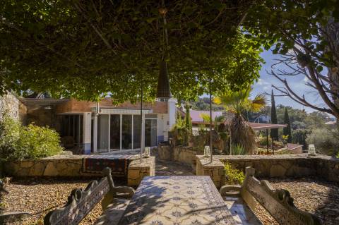 Propriedade Única em Zona Privilegiada com Vista Mar e Piscina - Loulé