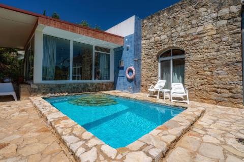 Propriedade Única em Zona Privilegiada com Vista Mar e Piscina - Loulé
