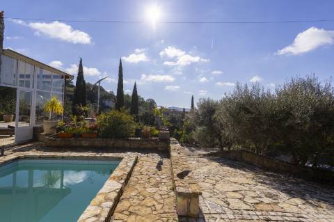 Propriedade Única em Zona Privilegiada com Vista Mar e Piscina - Loulé