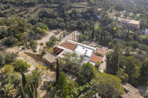 Propriedade Única em Zona Privilegiada com Vista Mar e Piscina - Loulé