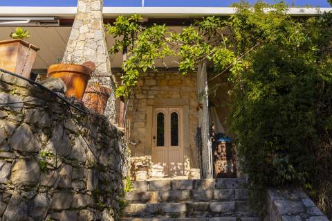 Propriedade Única em Zona Privilegiada com Vista Mar e Piscina - Loulé