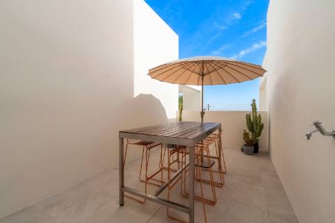 Moradia contemporânea excecional com vistas deslumbrantes sobre o mar