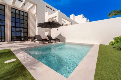 Moradia contemporânea excecional com vistas deslumbrantes sobre o mar