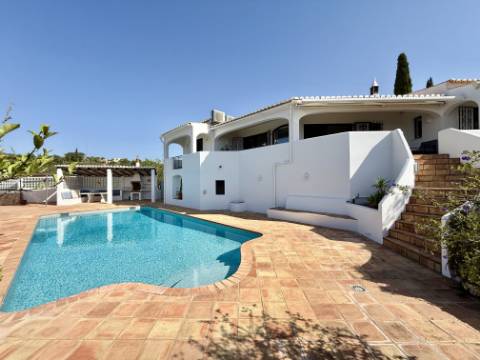 Moradia V3 com vista mar e piscina - Loulé