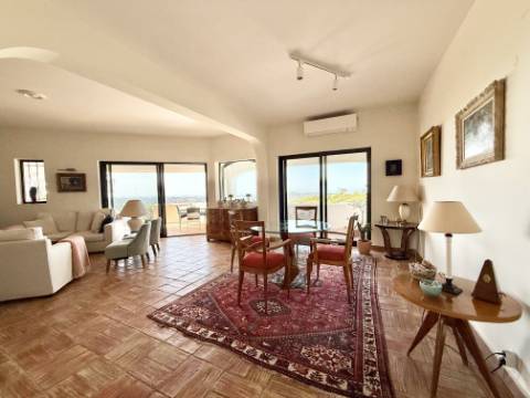 Moradia V3 com vista mar e piscina - Loulé