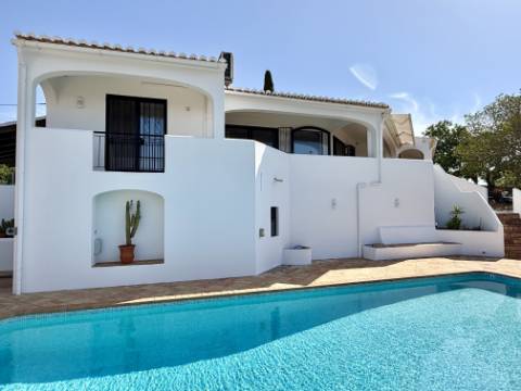 Moradia V3 com vista mar e piscina - Loulé