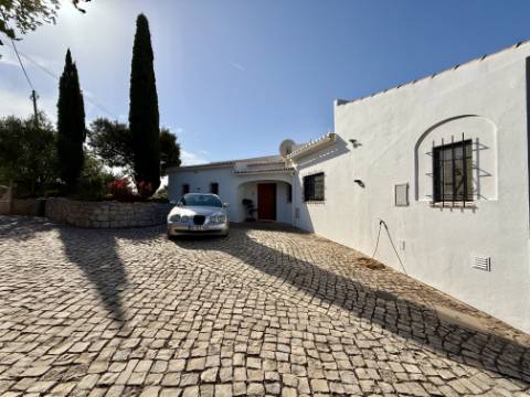 Moradia V3 com vista mar e piscina - Loulé