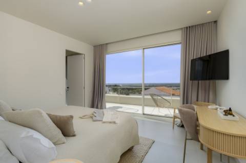 Moradia nova de 3 quartos com vista mar em St.Barbara de Nexe