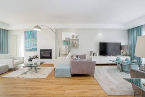 Moradia T4 Independente Renovada com Piscina e Jardim, a 5 Minutos de Faro