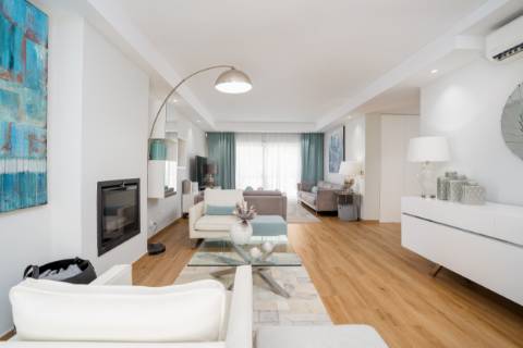 Moradia T4 Independente Renovada com Piscina e Jardim, a 5 Minutos de Faro