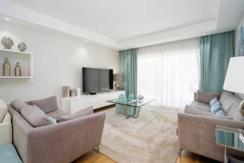 Moradia T4 Independente Renovada com Piscina e Jardim, a 5 Minutos de Faro