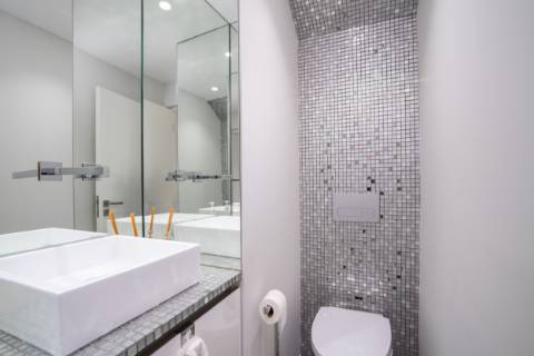 Moradia T4 Independente Renovada com Piscina e Jardim, a 5 Minutos de Faro