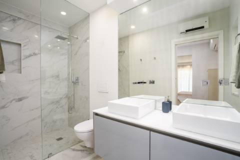 Moradia T4 Independente Renovada com Piscina e Jardim, a 5 Minutos de Faro