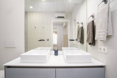 Moradia T4 Independente Renovada com Piscina e Jardim, a 5 Minutos de Faro