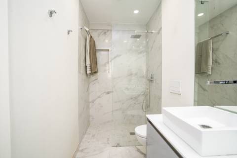 Moradia T4 Independente Renovada com Piscina e Jardim, a 5 Minutos de Faro
