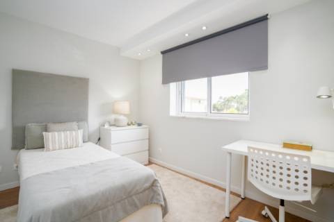 Moradia T4 Independente Renovada com Piscina e Jardim, a 5 Minutos de Faro