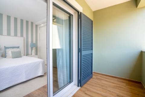 Moradia T4 Independente Renovada com Piscina e Jardim, a 5 Minutos de Faro