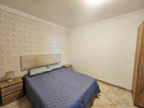 **Apartamento renovado com terraço e espaço exterior - À saída de Faro**