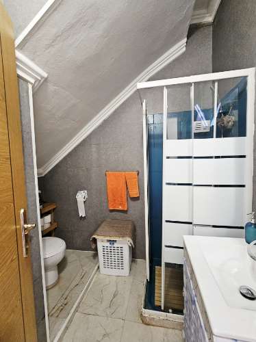 **Apartamento renovado com terraço e espaço exterior - À saída de Faro**